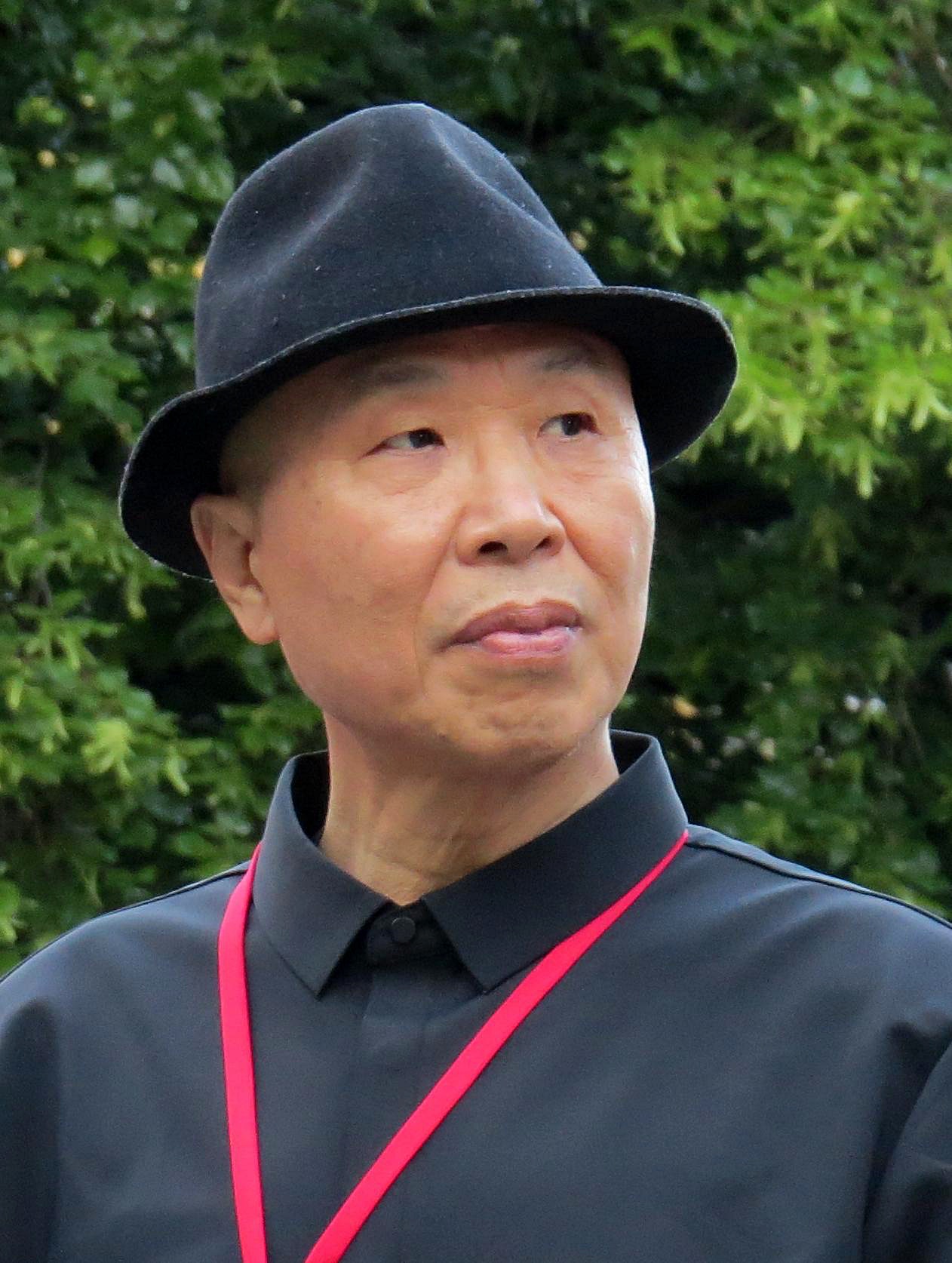 Gao Zhen wearing a black hat and shirt.